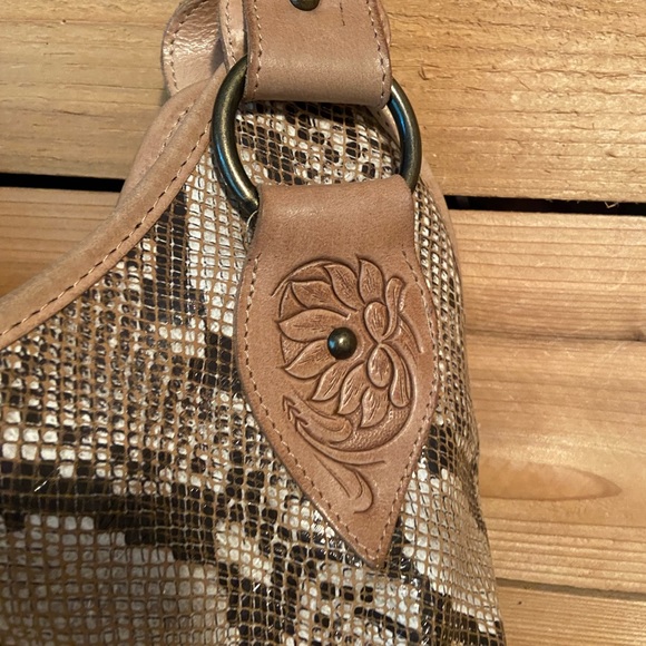 STS Ranchwear Tan and Cream Hobo Bag - Picture 11 of 16